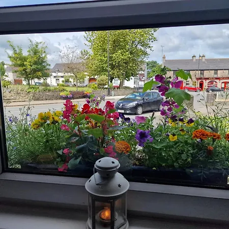 The Speak Easy -two Bedroom Semesterbostad