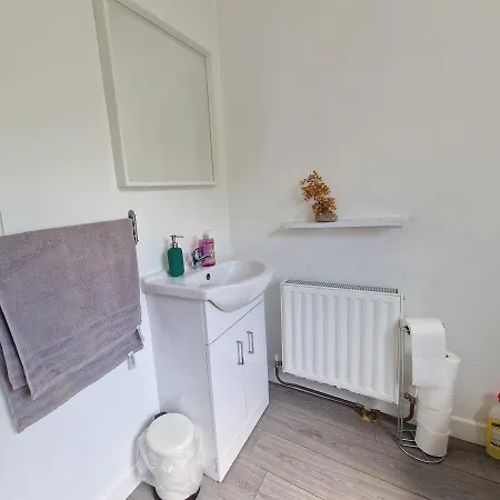 Дом отдыха The Speak Easy -two Bedroom *